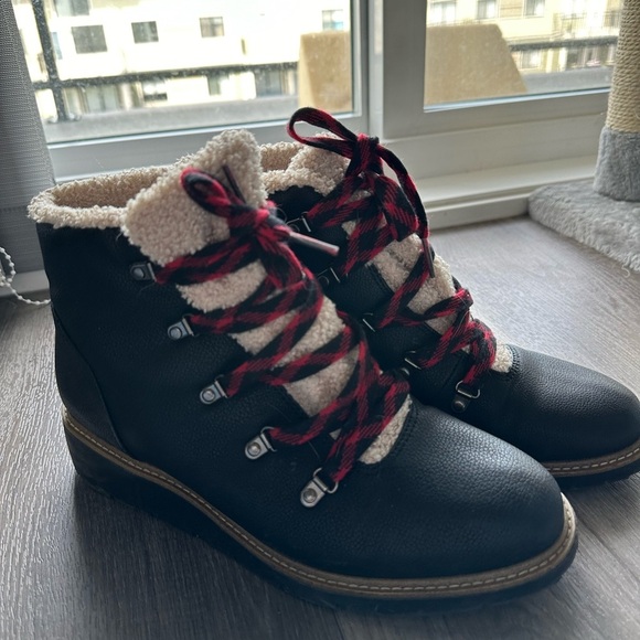 Dr Scholls BE ENERGIZED FOAM Technology Women's Black and Red Lace-Up Boots - Picture 2 of 13